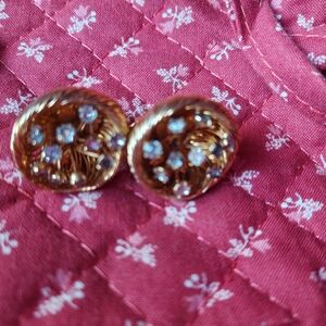 Elegant Gold  Earrings Vintage Gold Wire Clip On Earrings.